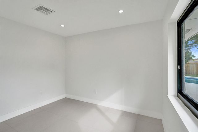 518 Linnet Circle, Delray Beach, FL 33444