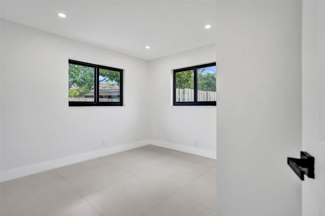 518 Linnet Circle, Delray Beach, FL 33444