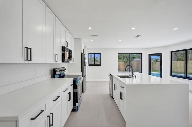 518 Linnet Circle, Delray Beach, FL 33444