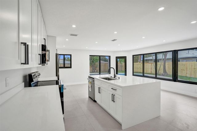 518 Linnet Circle, Delray Beach, FL 33444