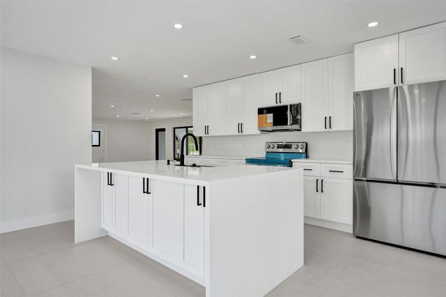 518 Linnet Circle, Delray Beach, FL 33444