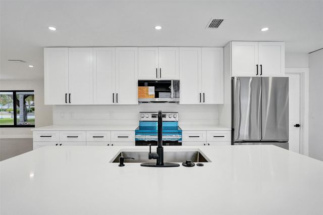 518 Linnet Circle, Delray Beach, FL 33444