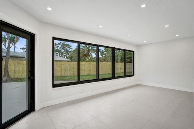 518 Linnet Circle, Delray Beach, FL 33444