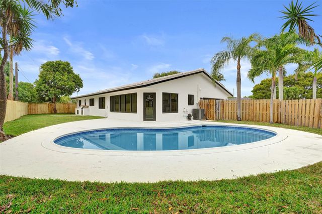 518 Linnet Circle, Delray Beach, FL 33444