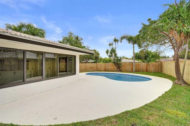 518 Linnet Circle, Delray Beach, FL 33444