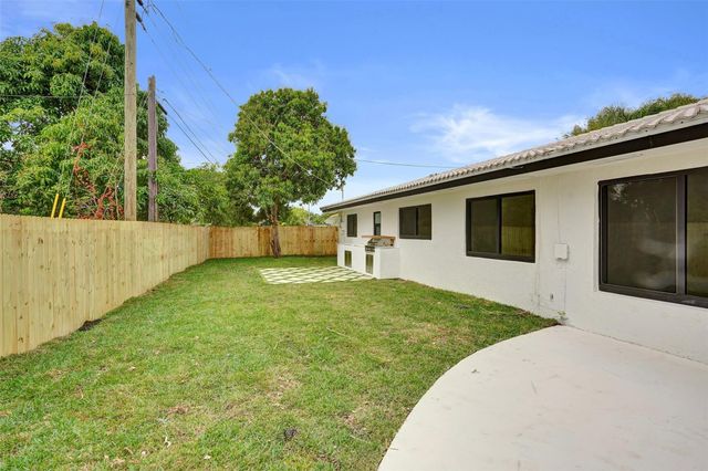 518 Linnet Circle, Delray Beach, FL 33444