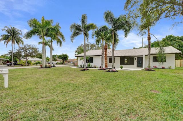 518 Linnet Circle, Delray Beach, FL 33444