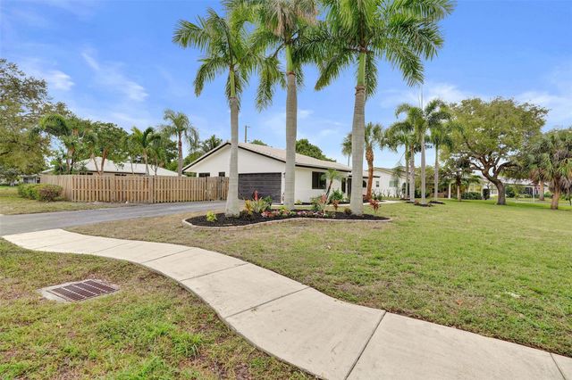 518 Linnet Circle, Delray Beach, FL 33444