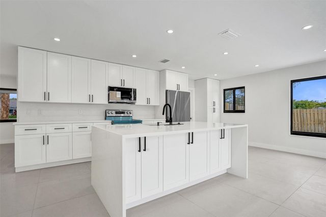 518 Linnet Circle, Delray Beach, FL 33444