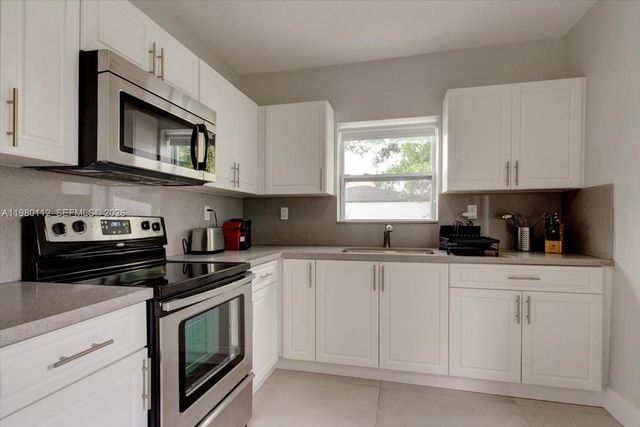 968 NE 80th St A, Miami, FL 33138