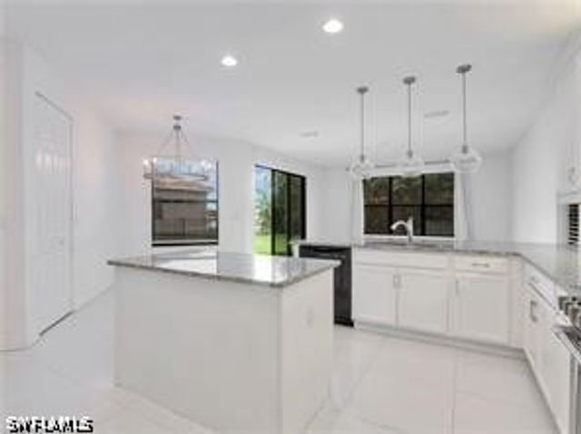 10008 Chesapeake Bay DR, Fort Myers, FL 33913