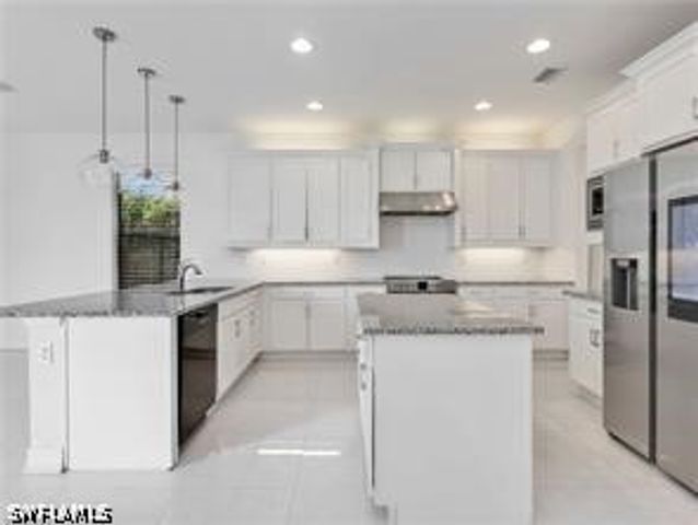 10008 Chesapeake Bay DR, Fort Myers, FL 33913