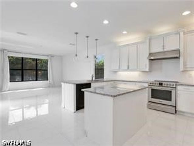 10008 Chesapeake Bay DR, Fort Myers, FL 33913
