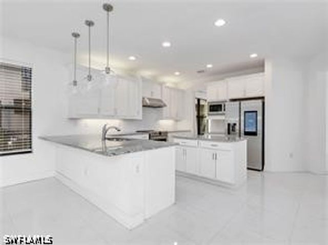 10008 Chesapeake Bay DR, Fort Myers, FL 33913