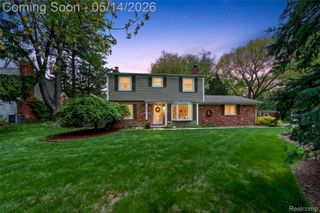 3560 Beach Road, Troy, MI 48084