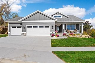 2012 Sierra Circle, Cedar Rapids, IA 52402