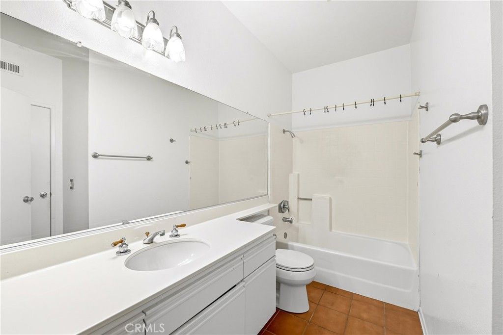 Image 14 of property listing at 27668 Haskell Canyon Road, Saugus, CA 91350