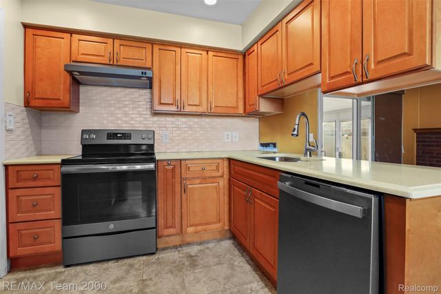34931 Michelle Drive, Romulus, MI 48174