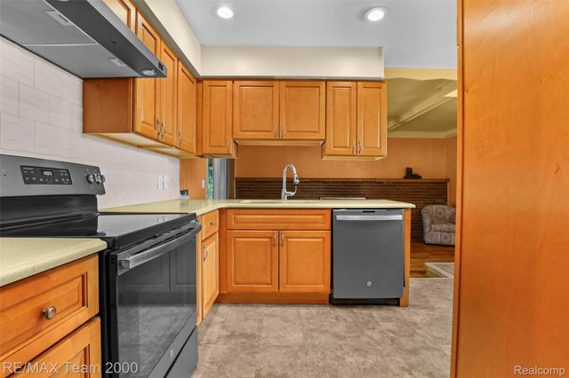 34931 Michelle Drive, Romulus, MI 48174