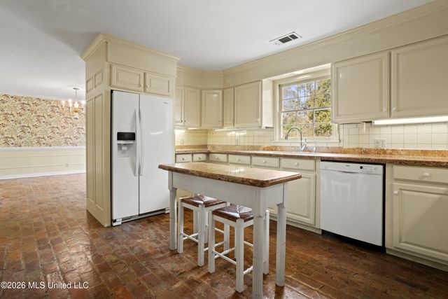 50 Poplar Circle, Gulfport, MS 39507