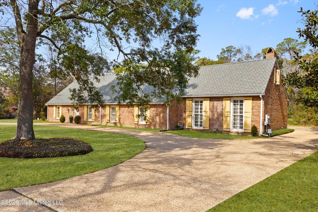 50 Poplar Circle, Gulfport, MS 39507