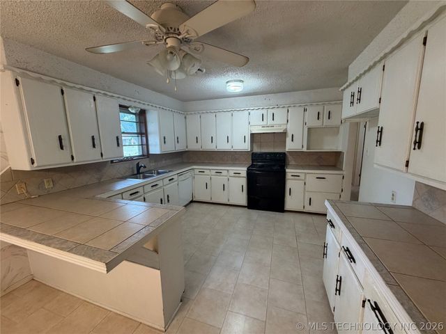 1303 Twin Lakes, Madill, OK 73446