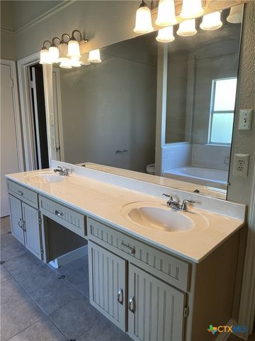 6 Kirkwood Cove, New Braunfels, TX 78130