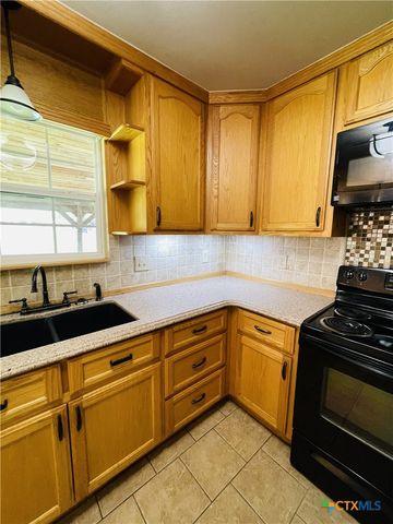 6 Kirkwood Cove, New Braunfels, TX 78130