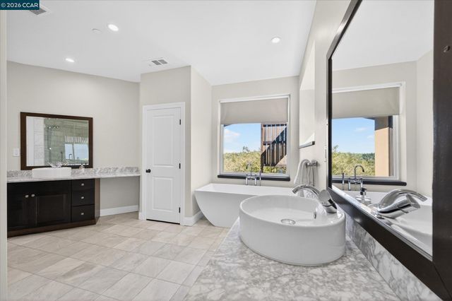 137 Rudgear Dr, Walnut Creek, CA 94596