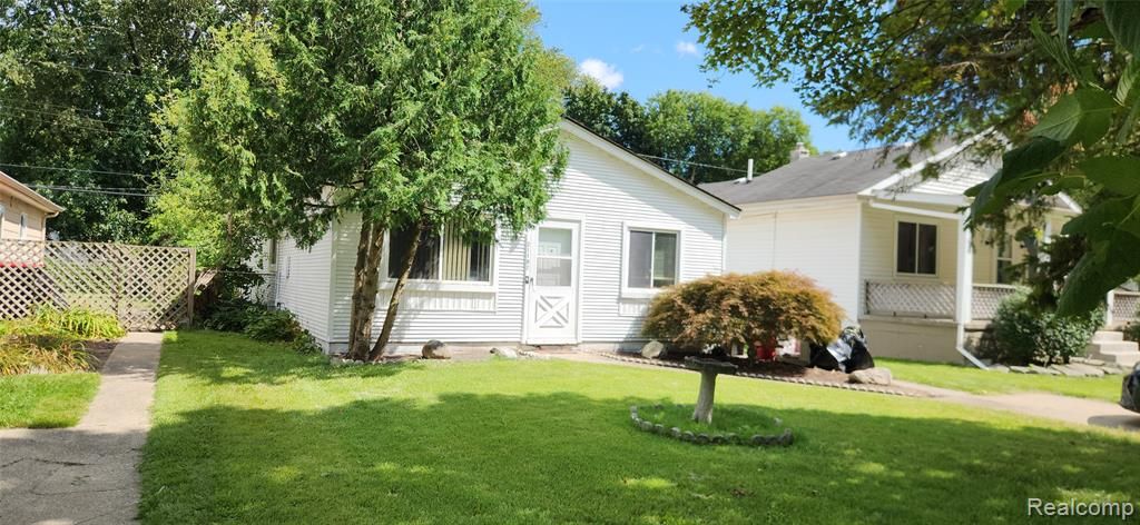 21182 Poinciana St., Southfield, MI 48033