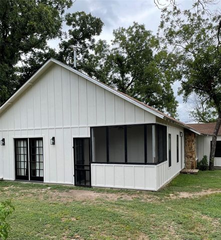 102 Walnut Avenue, Walnut Springs, TX 76690