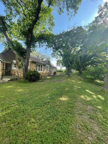 102 Walnut Avenue, Walnut Springs, TX 76690