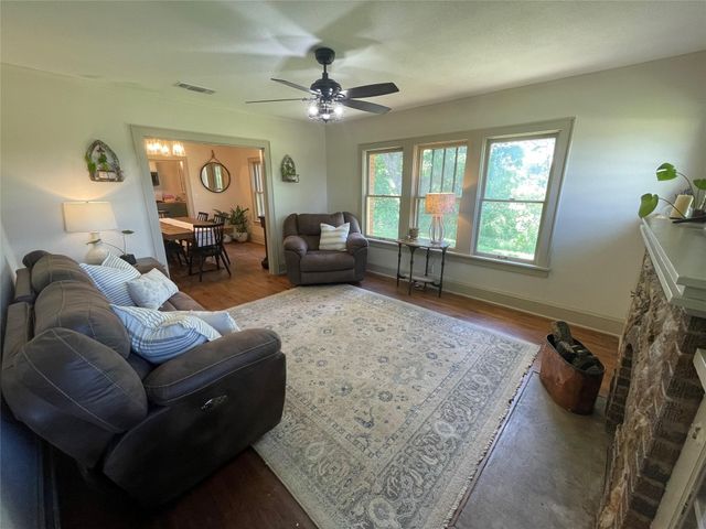 102 Walnut Avenue, Walnut Springs, TX 76690