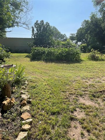 102 Walnut Avenue, Walnut Springs, TX 76690