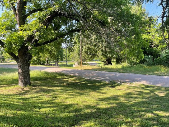 102 Walnut Avenue, Walnut Springs, TX 76690