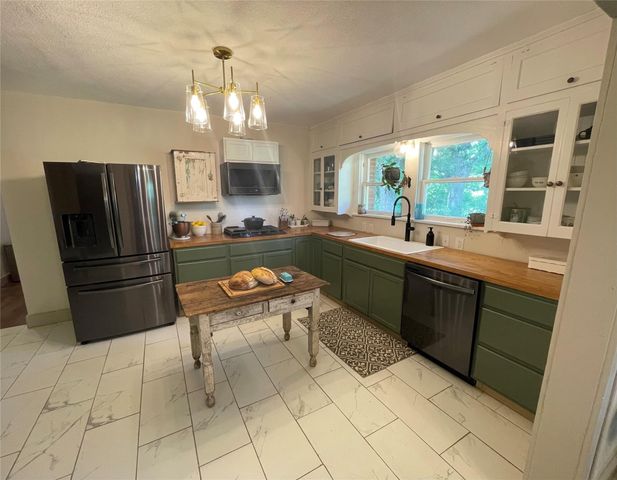 102 Walnut Avenue, Walnut Springs, TX 76690