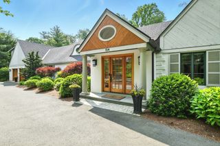 104 Ardsley Rd, Longmeadow, MA 01106