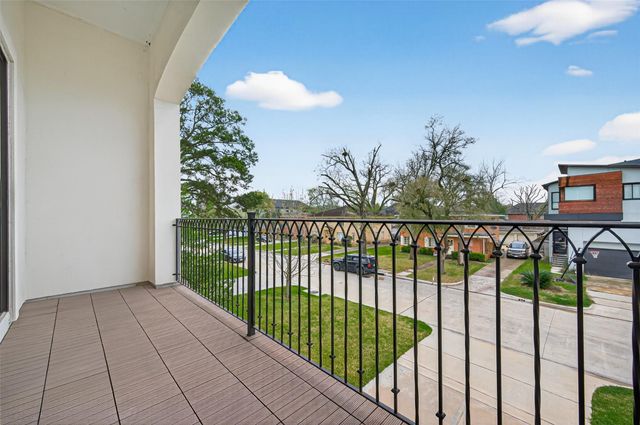 4530 Larch Lane, Bellaire, TX 77401