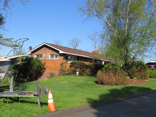 132 Sunrise Dr, Industry, PA 15052