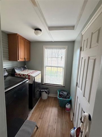 1094 N Von Minden Street, La Grange, TX 78945