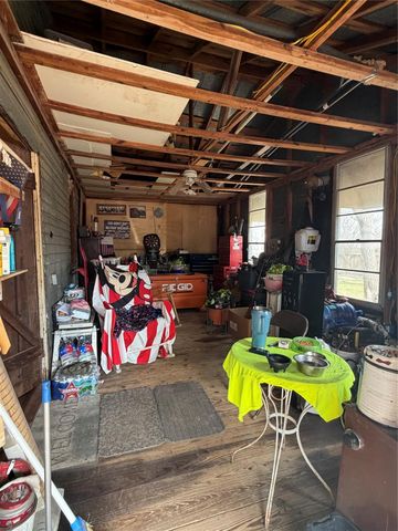 1094 N Von Minden Street, La Grange, TX 78945