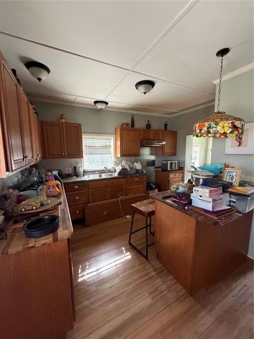 1094 N Von Minden Street, La Grange, TX 78945