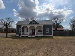 1094 N Von Minden Street, La Grange, TX 78945