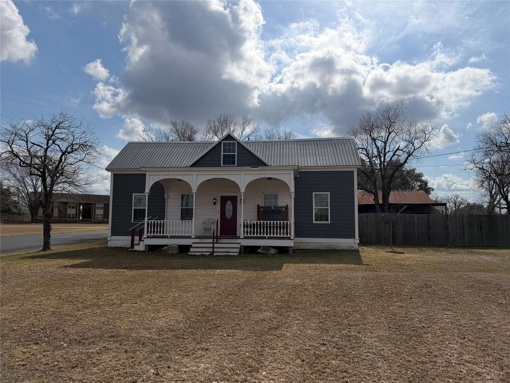 1094 N Von Minden Street, La Grange, TX 78945