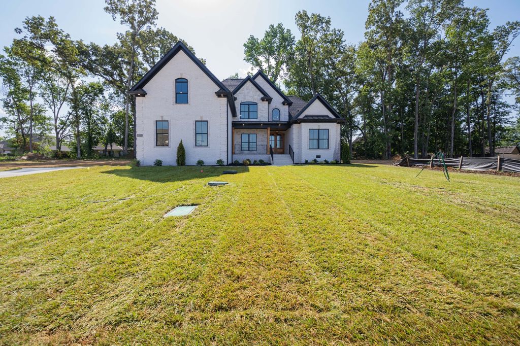 2 Delzotto Drive, Murfreesboro, TN 37128