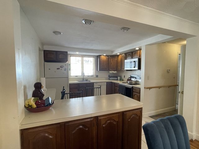 2 Mooney Rd, Burlington, MA 01803