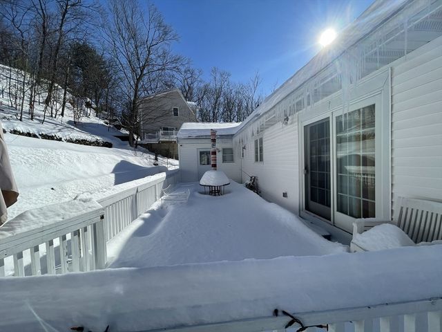 2 Mooney Rd, Burlington, MA 01803