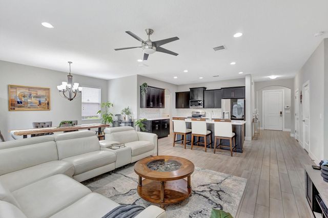 92 Palmetto Ln, Royal Palm Beach, FL 33411