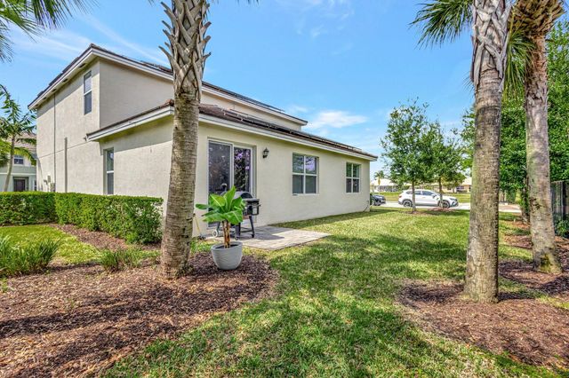 92 Palmetto Ln, Royal Palm Beach, FL 33411