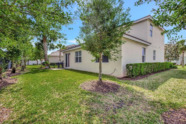 92 Palmetto Ln, Royal Palm Beach, FL 33411